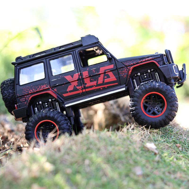 Die-Cast Off-Road Vehicle Toy – Alloy 4x4 Model Car for Kids & Collectors